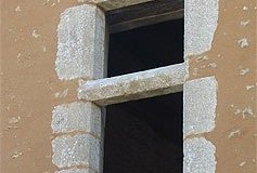 Fenêtre à traverse du XVe siècle