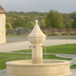 Fontaine de village du XVIIIe siècle