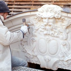 Fronton sculpté  sur Hôtel particulier du XVIIIe siècle