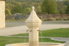 Fontaine de village du XVIIIe siècle