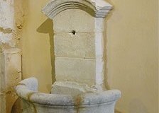 Petite fontaine de village du XVIIIe siècle