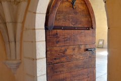 Porte en arc brisé  XIVe siècle